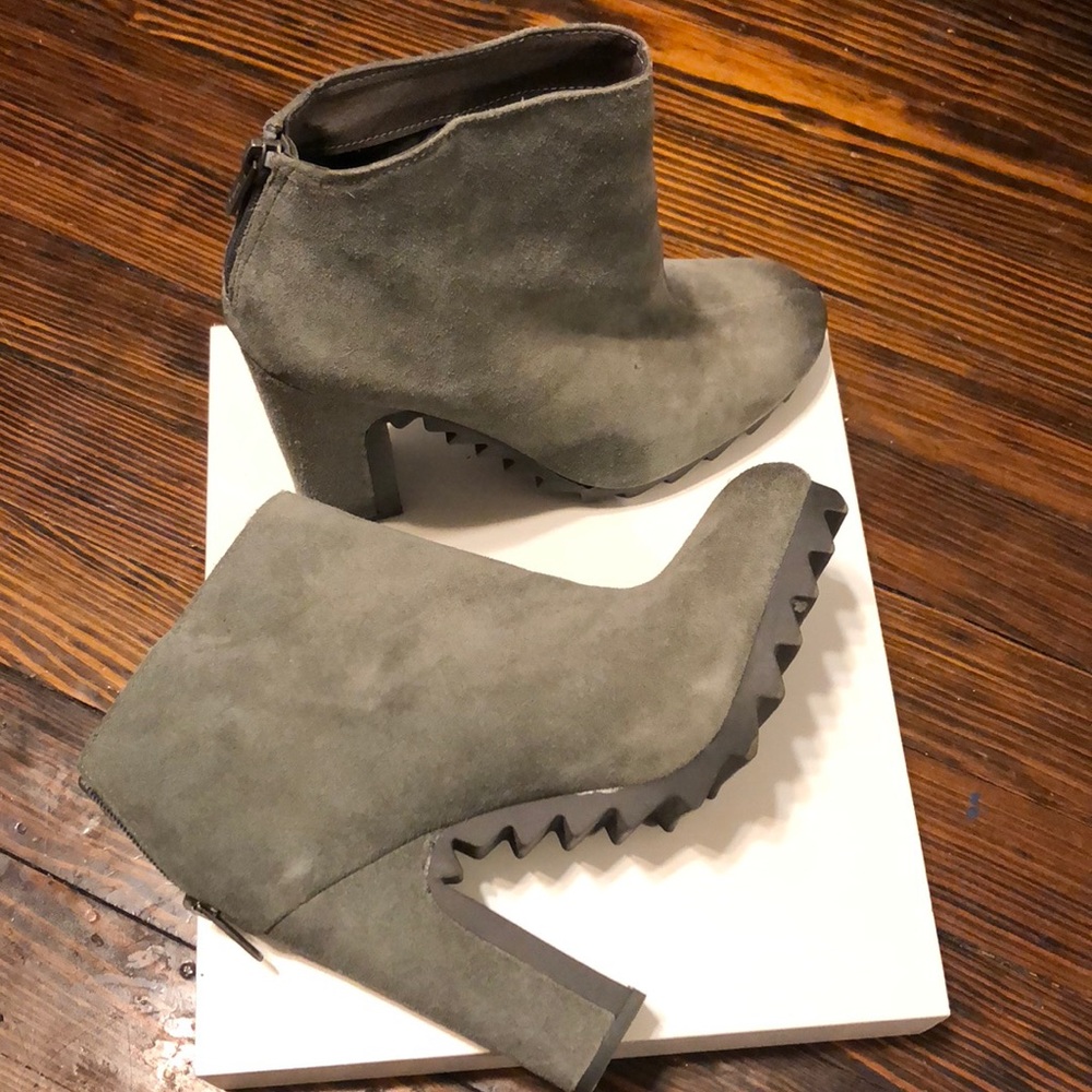 Sam Edelman shark grey suede boots